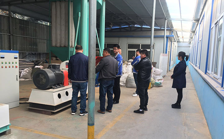 試機區對粉碎機進行了解 試機區對粉碎機進行了解