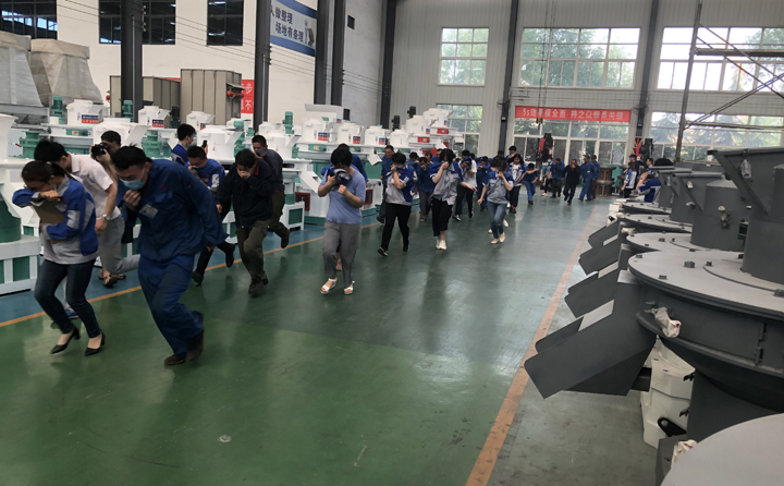 逃生演練 逃生演練