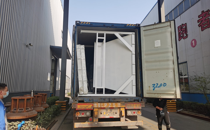 裝車完成準(zhǔn)備發(fā)往烏干達.jpg 裝車完成準(zhǔn)備發(fā)往烏干達.jpg