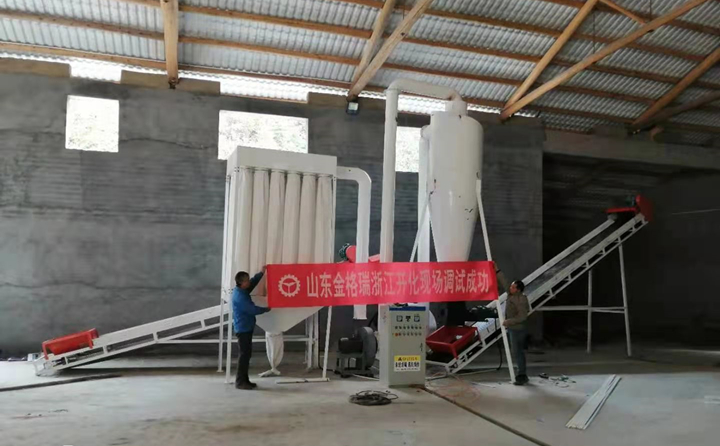 鋸末顆粒機調試成功.jpg 鋸末顆粒機調試成功.jpg