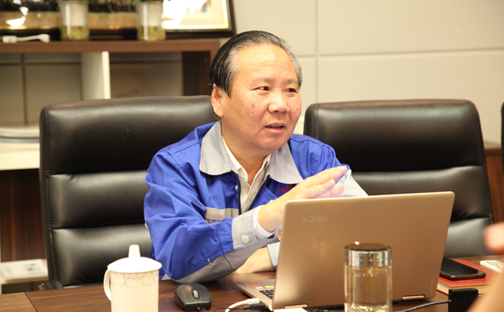 居邦源集團景董做大會總結(jié).jpg 居邦源集團景董做大會總結(jié).jpg