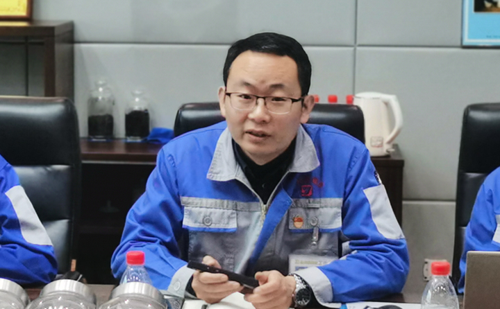 技術(shù)部部長張波與營銷人員分享2020年顆粒機設(shè)備和粉碎機設(shè)備改進點以及對2021年大型粉碎設(shè)備、牛糞顆粒爐設(shè)備的技術(shù)參數(shù)、選型、及工藝流程進行講解培訓(xùn).jpg 技術(shù)部部長張波與營銷人員分享2020年顆粒機設(shè)備和粉碎機設(shè)備改進點以及對2021年大型粉碎設(shè)備、牛糞顆粒爐設(shè)備的技術(shù)參數(shù)、選型、及工藝流程進行講解培訓(xùn).jpg