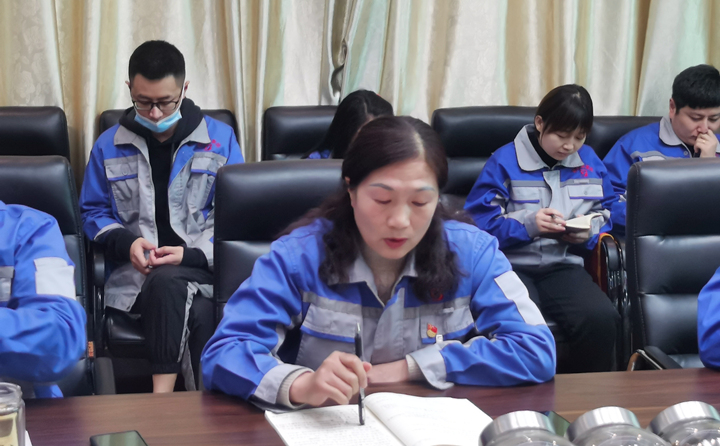 財務(wù)劉總為大家講解培訓(xùn)2021年度應(yīng)收款的相關(guān)管控知識.jpg 財務(wù)劉總為大家講解培訓(xùn)2021年度應(yīng)收款的相關(guān)管控知識.jpg