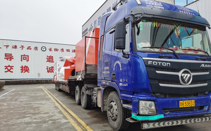 木屑造粒機(jī)發(fā)貨啦.jpg 木屑造粒機(jī)發(fā)貨啦.jpg