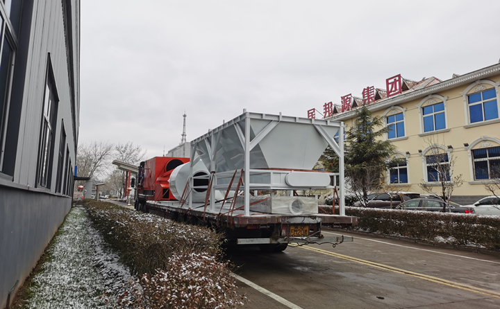 牛年木屑造粒機(jī)已裝車.jpg 牛年木屑造粒機(jī)已裝車.jpg