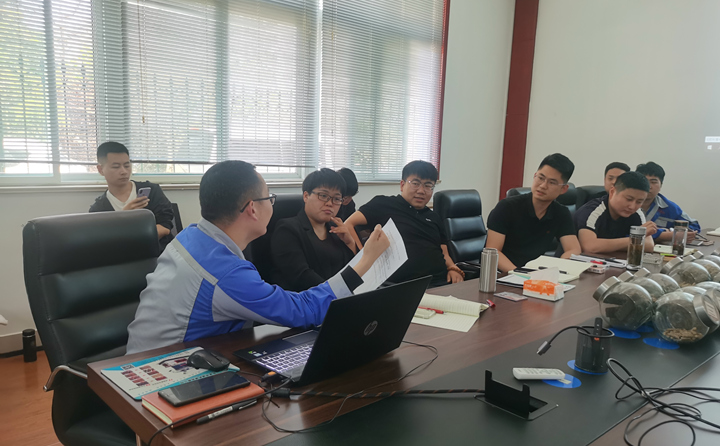 技術品控部部長張波為內貿、外貿銷售人員培訓專業的顆粒機設備知識.jpg 技術品控部部長張波為內貿、外貿銷售人員培訓專業的顆粒機設備知識.jpg