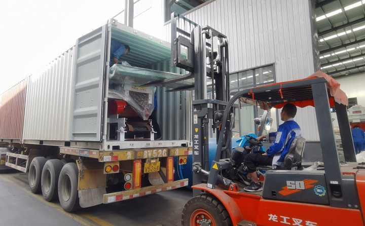 木片粉碎機.jpg 木片粉碎機.jpg