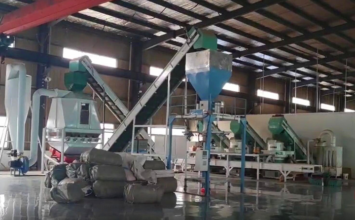 山東金格瑞顆粒機宣城客戶現場.jpg 山東金格瑞顆粒機宣城客戶現場.jpg