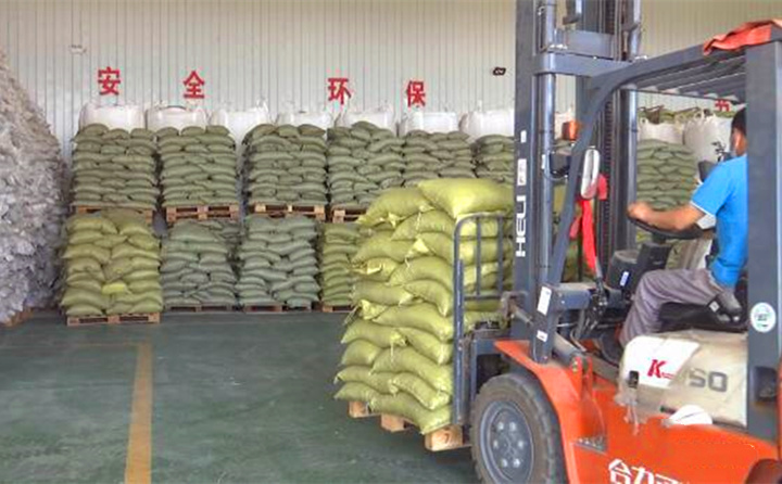 木屑造粒機制成生物質顆粒燃料.jpg 木屑造粒機制成生物質顆粒燃料.jpg