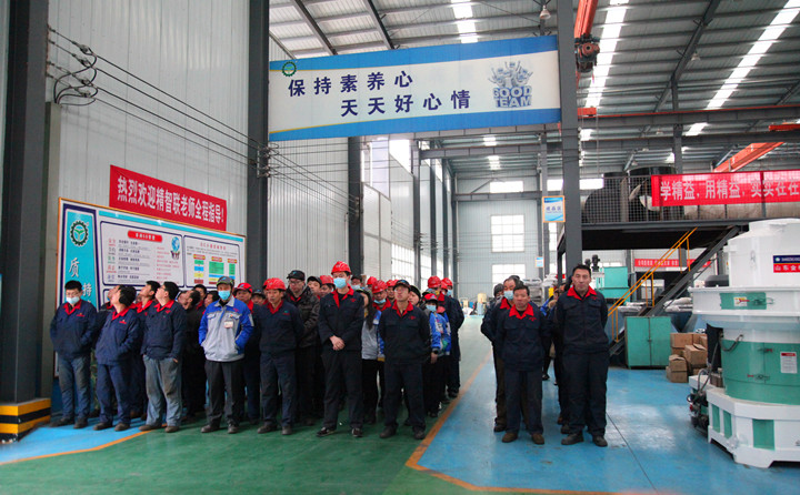 《安全目標(biāo)責(zé)任書》對(duì)安全管理的要求與指標(biāo)、考核與獎(jiǎng)懲等做出了詳細(xì)要求.JPG 《安全目標(biāo)責(zé)任書》對(duì)安全管理的要求與指標(biāo)、考核與獎(jiǎng)懲等做出了詳細(xì)要求.JPG