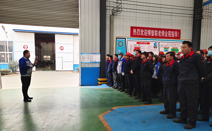 集團(tuán)總經(jīng)理孫寧波做安全常識(shí)培訓(xùn).jpg 集團(tuán)總經(jīng)理孫寧波做安全常識(shí)培訓(xùn).jpg