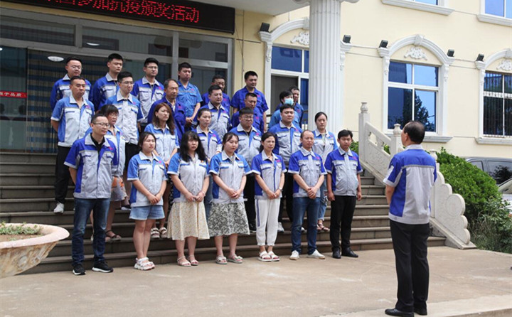 在疫情發(fā)生時(shí),他們無(wú)懼艱險(xiǎn),慷慨前行,以實(shí)際行動(dòng)詮釋了偉大抗疫精神!這些榜樣的力量激勵(lì)著我們前行,讓我們向抗疫先鋒榜樣致敬.jpg 在疫情發(fā)生時(shí),他們無(wú)懼艱險(xiǎn),慷慨前行,以實(shí)際行動(dòng)詮釋了偉大抗疫精神!這些榜樣的力量激勵(lì)著我們前行,讓我們向抗疫先鋒榜樣致敬.jpg